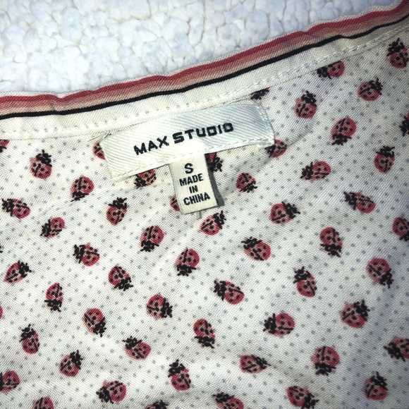 Max Studio blouse ladybug print button down top women’s small short sleeve - Picture 9 of 11